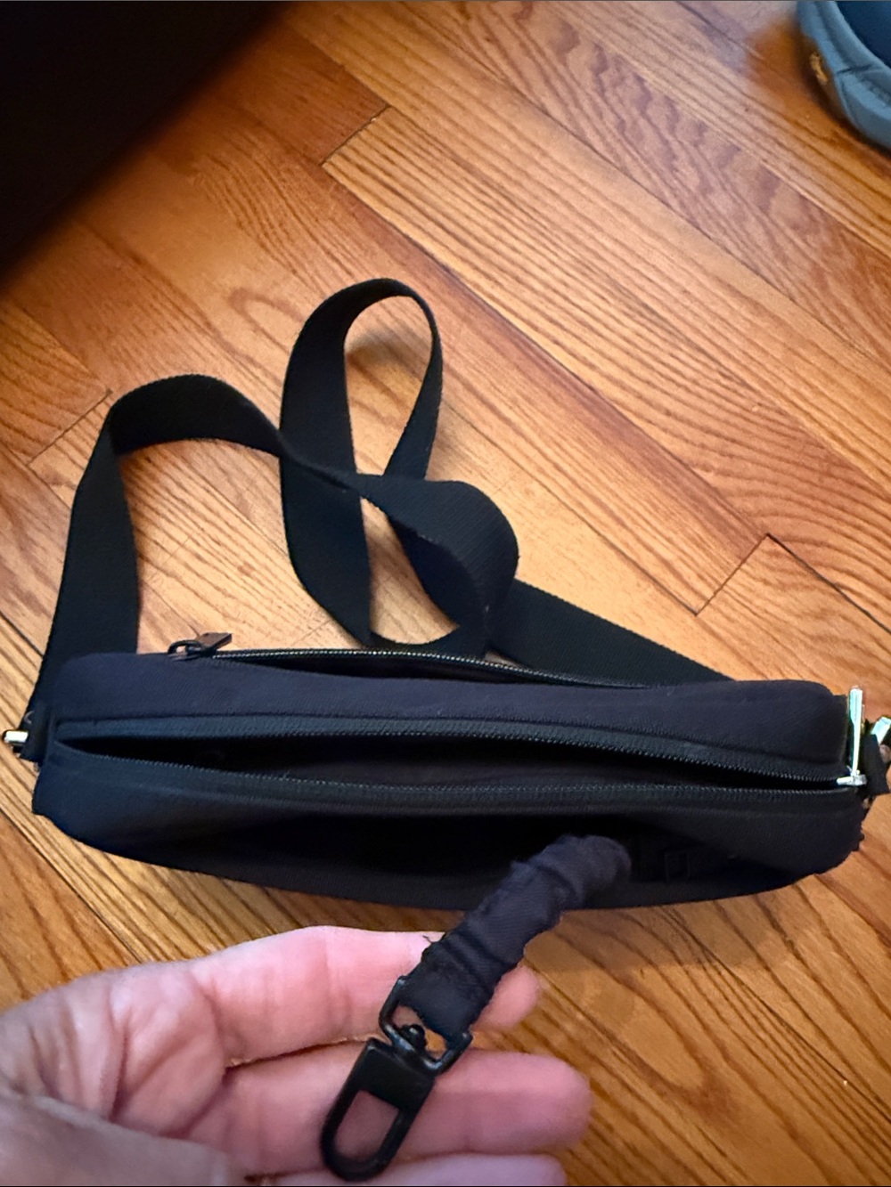 BEIS The Travel Crossbody Black - Picture 2 of 3